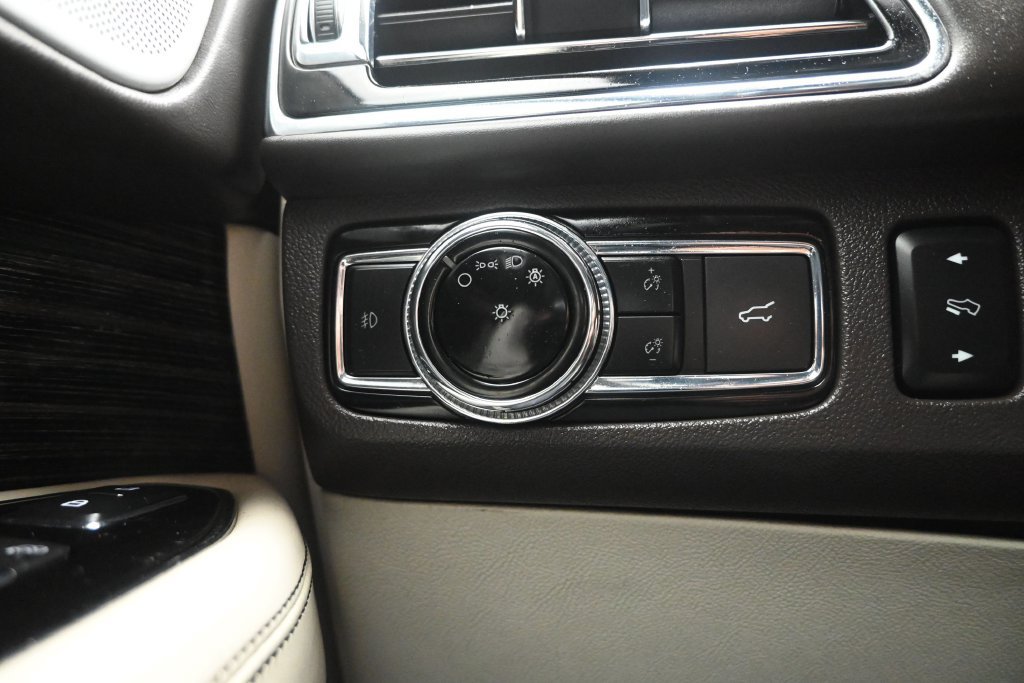 Used 2021 Lincoln Navigator L Black Label w/ Cargo Convenience Package AWD/4WD image 19