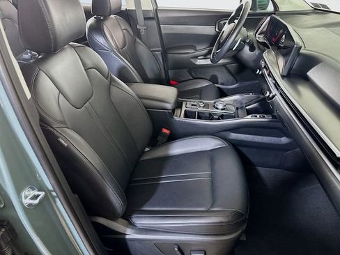 Used 2025 Kia Sorento EX image 14