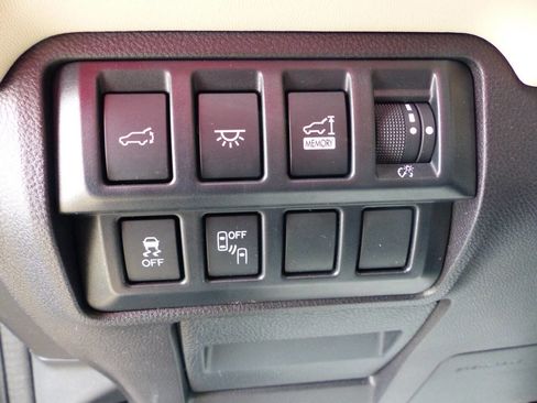 Used 2020 Subaru Ascent Limited w/ Technology Package image 29