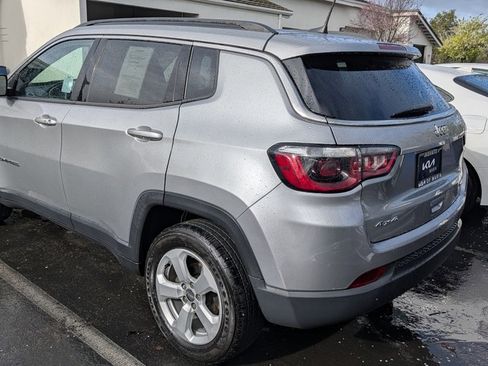 Used 2021 Jeep Compass Latitude image 3