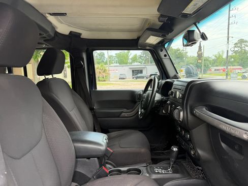 Used 2013 Jeep Wrangler Unlimited Sport AWD/4WD image 12