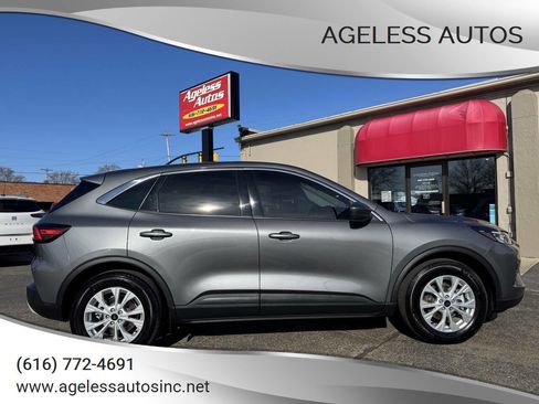 Used 2024 Ford Escape Active image 1