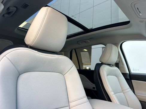 New 2026 Lincoln Aviator AWD image 17