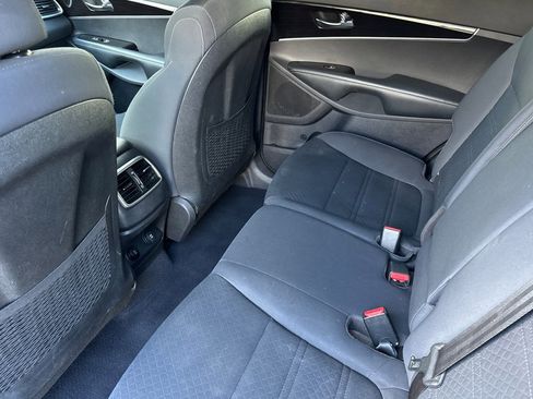 Used 2019 Kia Sorento LX FWD image 25