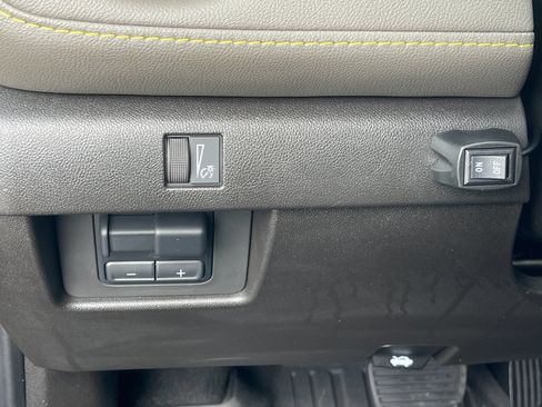Used 2025 Chevrolet Colorado ZR2 w/ Technology Package AWD/4WD image 31