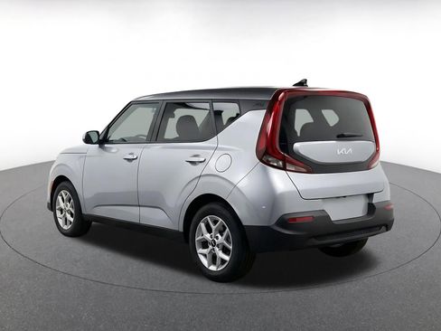 Used 2025 Kia Soul LX w/ LX Technology Package FWD image 4