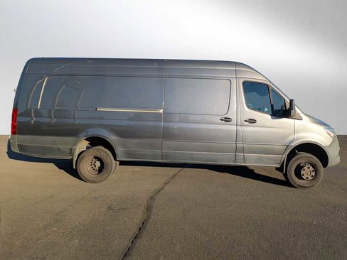 Used 2022 Mercedes-Benz Sprinter 3500 image 2