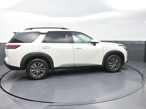 Used 2024 Nissan Pathfinder SV AWD/4WD image 9