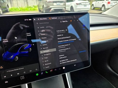 Used 2018 Tesla Model 3 Long Range RWD image 2