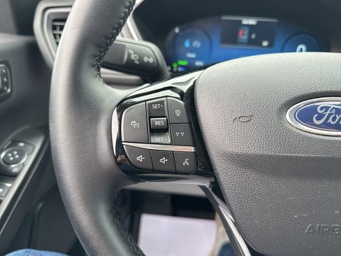 Used 2025 Ford Escape Platinum w/ Premium Technology Package AWD/4WD image 47