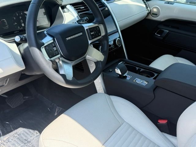 Used 2025 Land Rover Discovery S AWD/4WD image 10