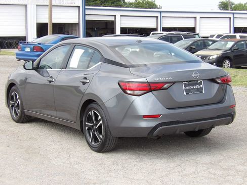 Used 2025 Nissan Sentra SV FWD image 8