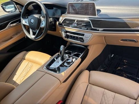 Used 2021 BMW 750i xDrive w/ Autobahn Package AWD/4WD image 28