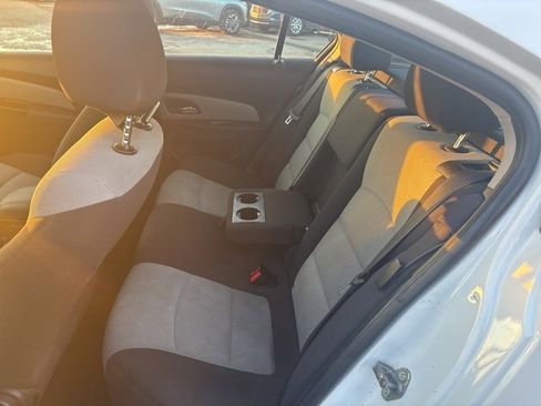 Used 2014 Chevrolet Cruze LS image 12