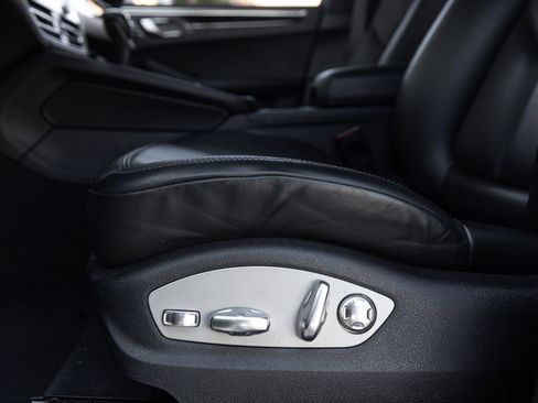 Certified 2023 Porsche Macan S AWD/4WD image 21