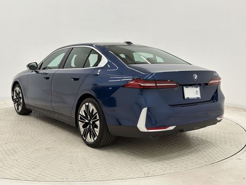 Used 2025 BMW 530i w/ Premium Package RWD image 3