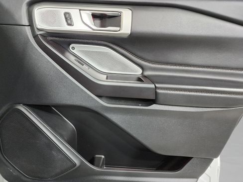 Used 2020 Ford Explorer Platinum w/ Premium Technology Package AWD/4WD image 29