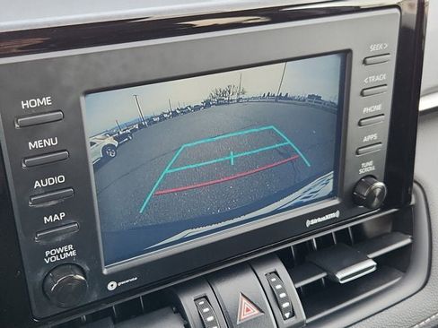 Used 2022 Toyota RAV4 XLE Premium image 11