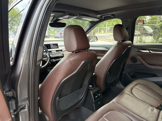 Used 2022 BMW X1 xDrive28i w/ Convenience Package AWD/4WD image 12