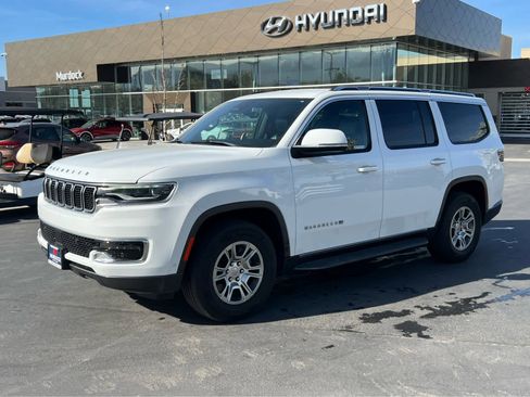 Used 2022 Jeep Wagoneer Series I AWD/4WD image 1