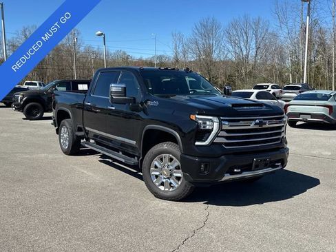 Used 2024 Chevrolet Silverado 2500 High Country w/ Technology Package AWD/4WD image 2