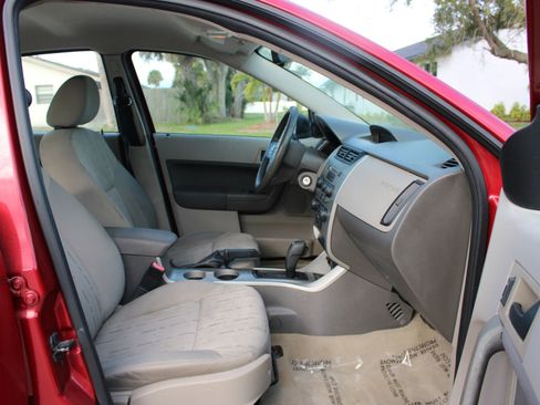 Used 2011 Ford Focus SE w/ 201A Rapid Spec Order Code image 5