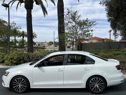 Used 2016 Volkswagen Jetta Sport w/ Lighting Package image 16