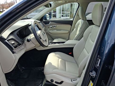 Used 2023 Volvo XC90 B6 Plus image 15