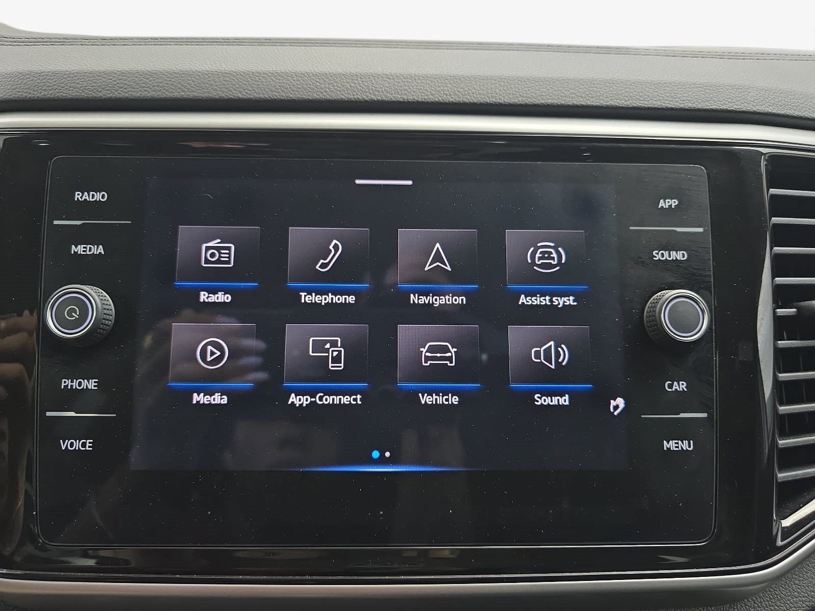 Used 2023 Volkswagen Atlas SE w/ Panoramic Sunroof Package FWD image 18