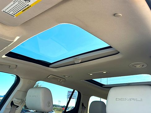 Used 2023 GMC Acadia Denali w/ Denali Ultimate Package image 27