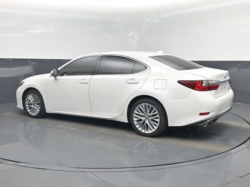 Used 2016 Lexus ES 350 w/ Luxury Package w/Wood Trim image 4