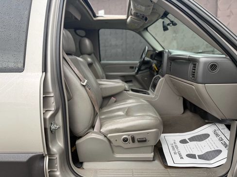 Used 2005 Chevrolet Avalanche 2500 w/ Preferred Equipment Group image 57