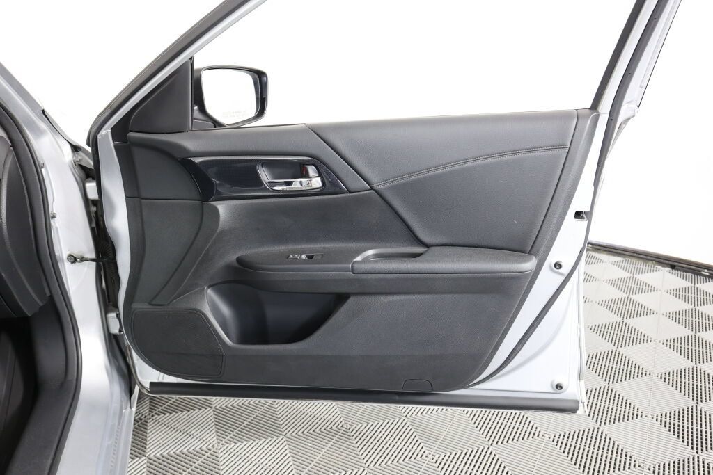 Used 2013 Honda Accord Sport image 25