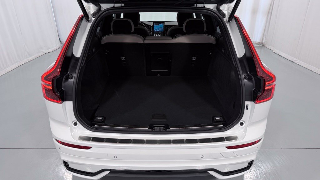 Certified 2026 Volvo XC60 B5 Plus AWD/4WD image 28