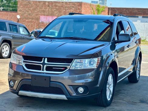 Used 2015 Dodge Journey SXT w/ Flexible Seating Group FWD image 2