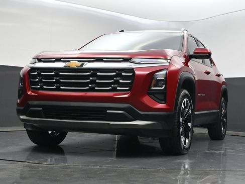 Used 2025 Chevrolet Equinox LT w/ Convenience Package II FWD image 32