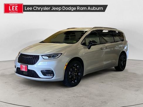 New 2026 Chrysler Pacifica Select w/ S Appearance Package image 1