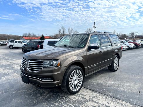 Used 2015 Lincoln Navigator 4WD w/ Equipment Group 101A Reserve image 7