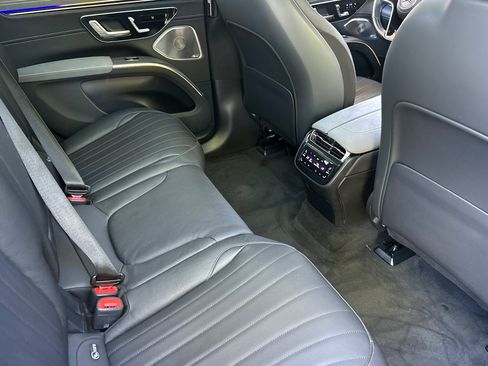 Used 2023 Mercedes-Benz EQS 580 4MATIC SUV image 31
