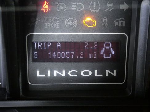 Used 2013 Lincoln Navigator L 4WD image 22
