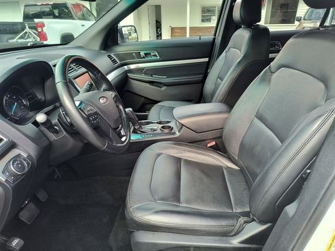 Used 2016 Ford Explorer XLT w/ Equipment Group 202A FWD image 15