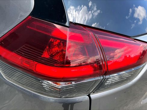 Used 2019 Nissan Rogue SV FWD image 29