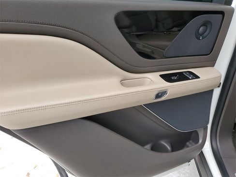 Certified 2021 Lincoln Aviator Reserve w/ Elements Package Plus image 9