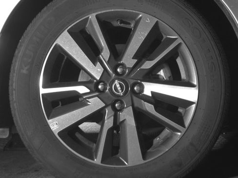 Used 2025 Nissan Versa SV FWD image 13