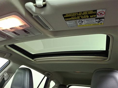 Used 2015 Toyota RAV4 Limited image 16