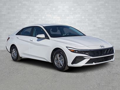 New 2025 Hyundai Elantra SE