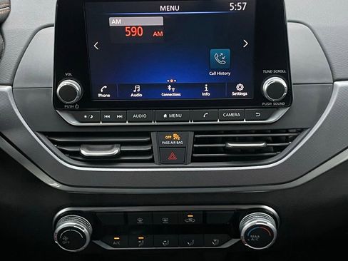Used 2024 Nissan Altima 2.5 SR FWD image 18