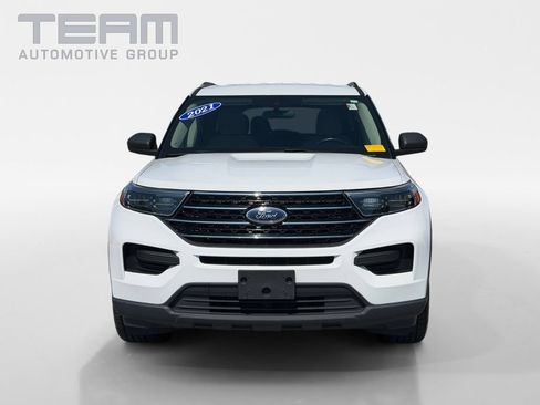 Used 2021 Ford Explorer XLT RWD image 2