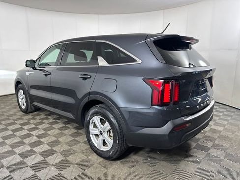 Used 2022 Kia Sorento LX image 5