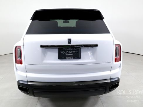 Used 2024 Rolls-Royce Cullinan Black Badge image 9